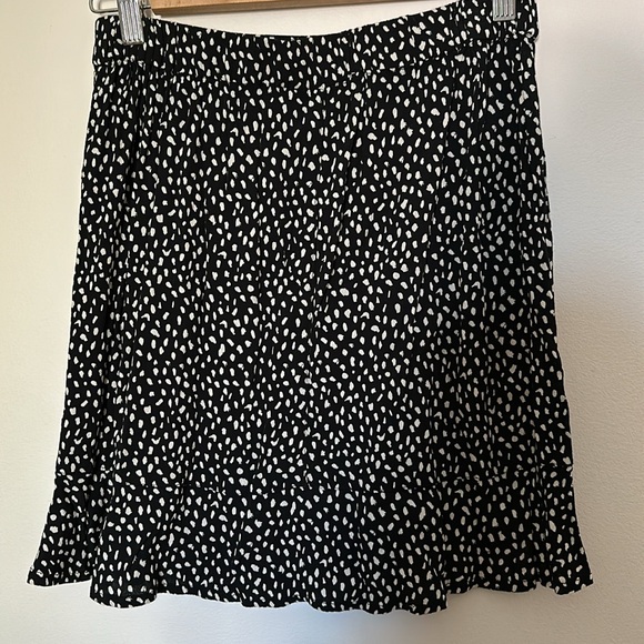 Dynamite Black and White “dotted” Flowy Skirt - Picture 5 of 8